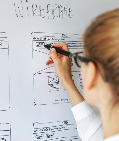 quadro com desenho de estrutura de um site